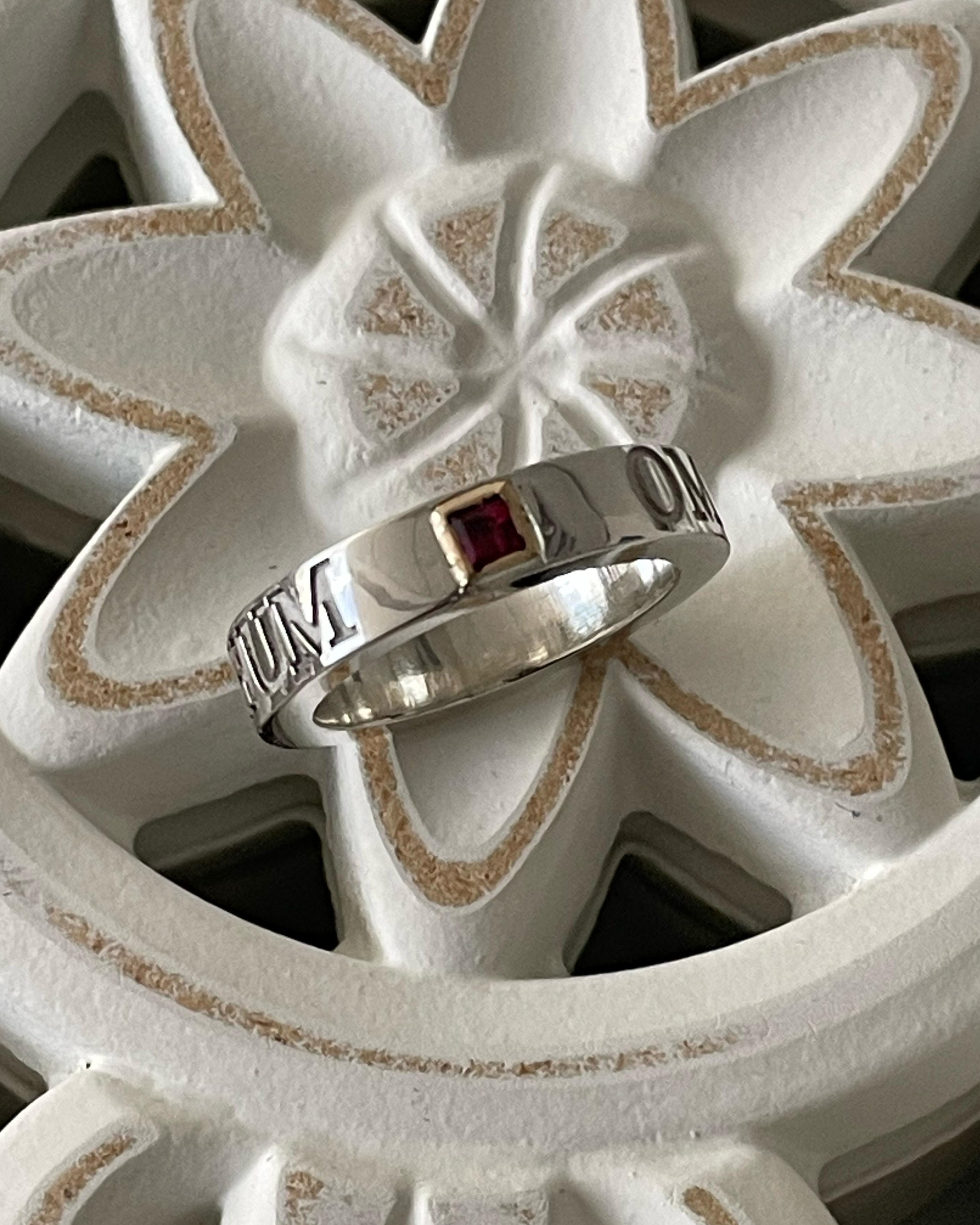 Anillo OM MANI PADME HUM