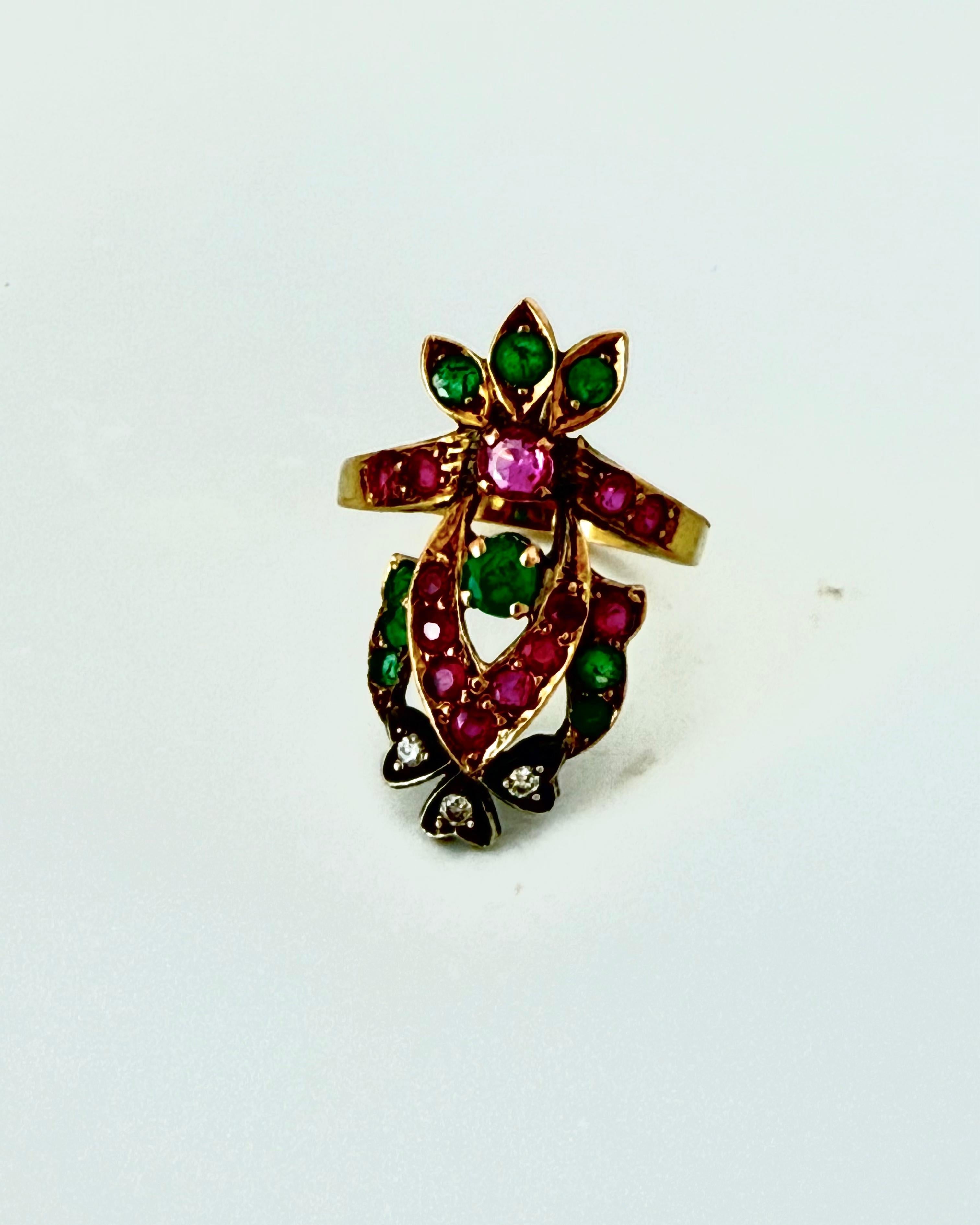 Anillo Vintage de Rubíes, Esmeraldas y Diamantes