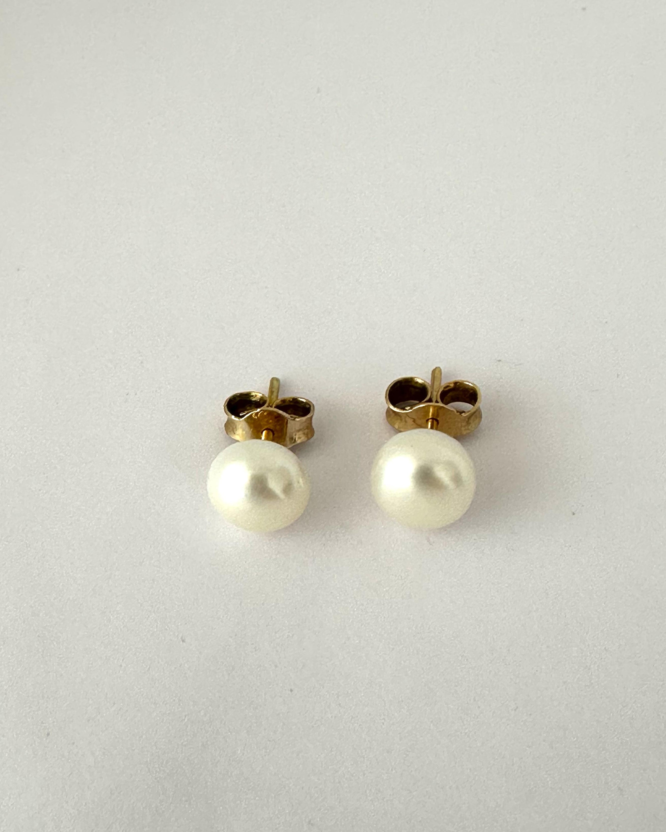 Aretes Perlas Botón de Agua Dulce