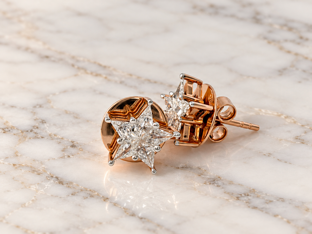 Aretes estrella con diamantes naturales en oro de 18k