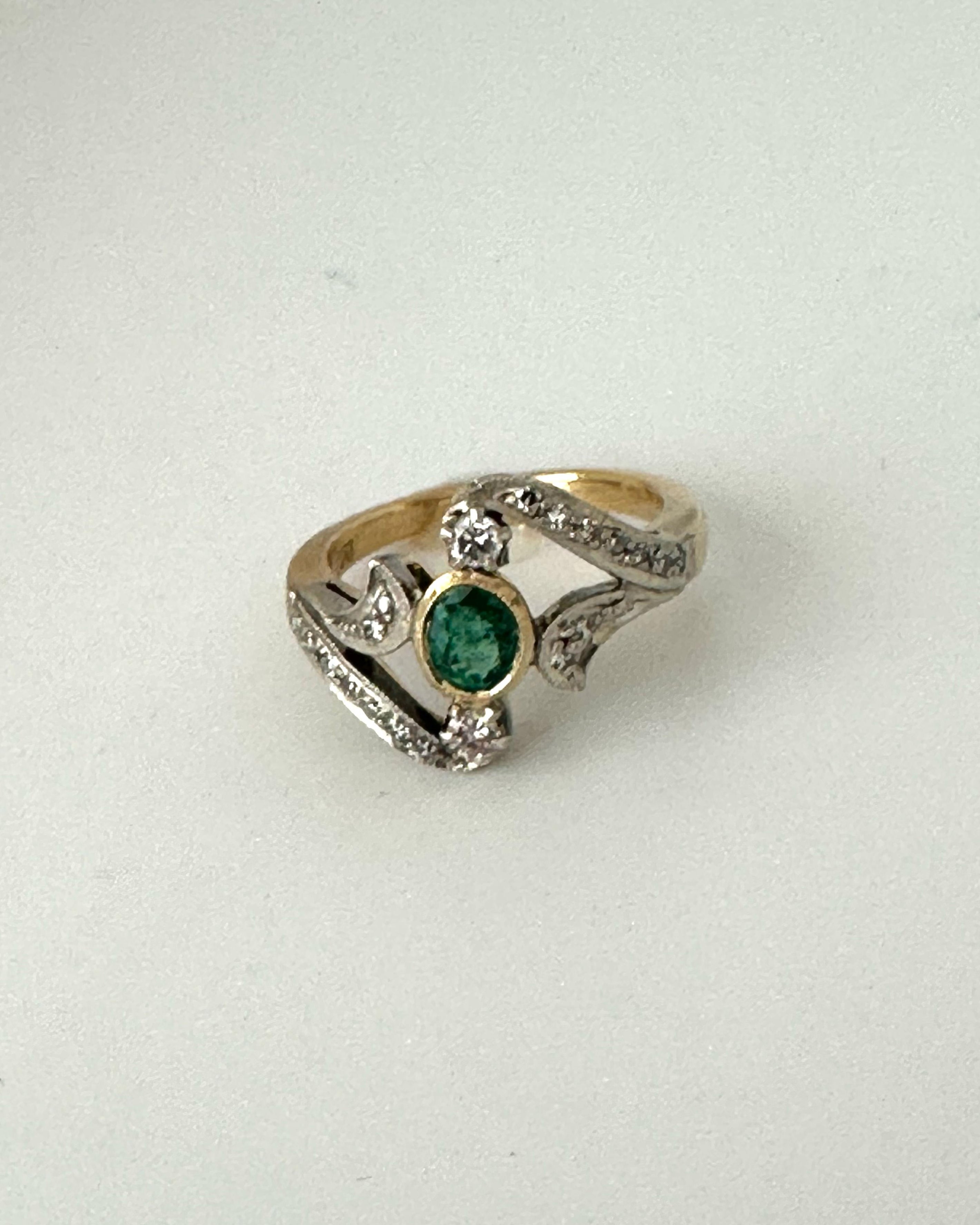 Anillo Antiguo de Esmeraldas y Diamantes