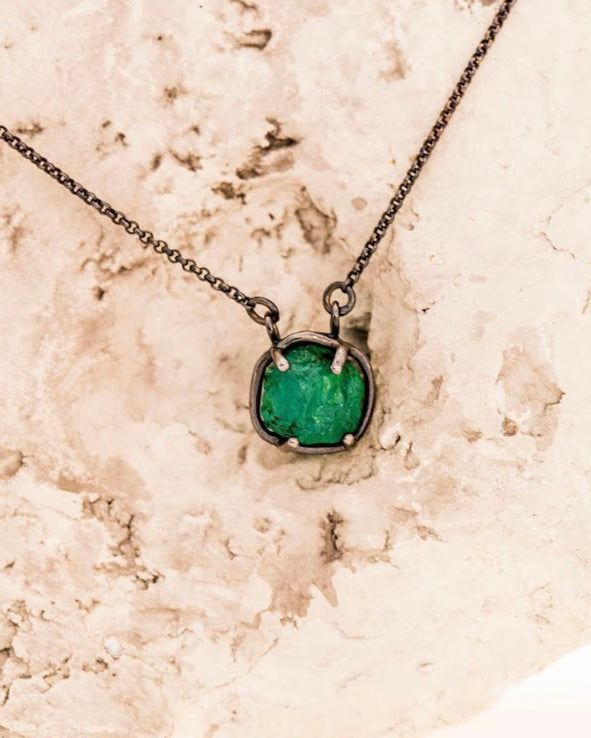 Collar Esmeralda en Bruto