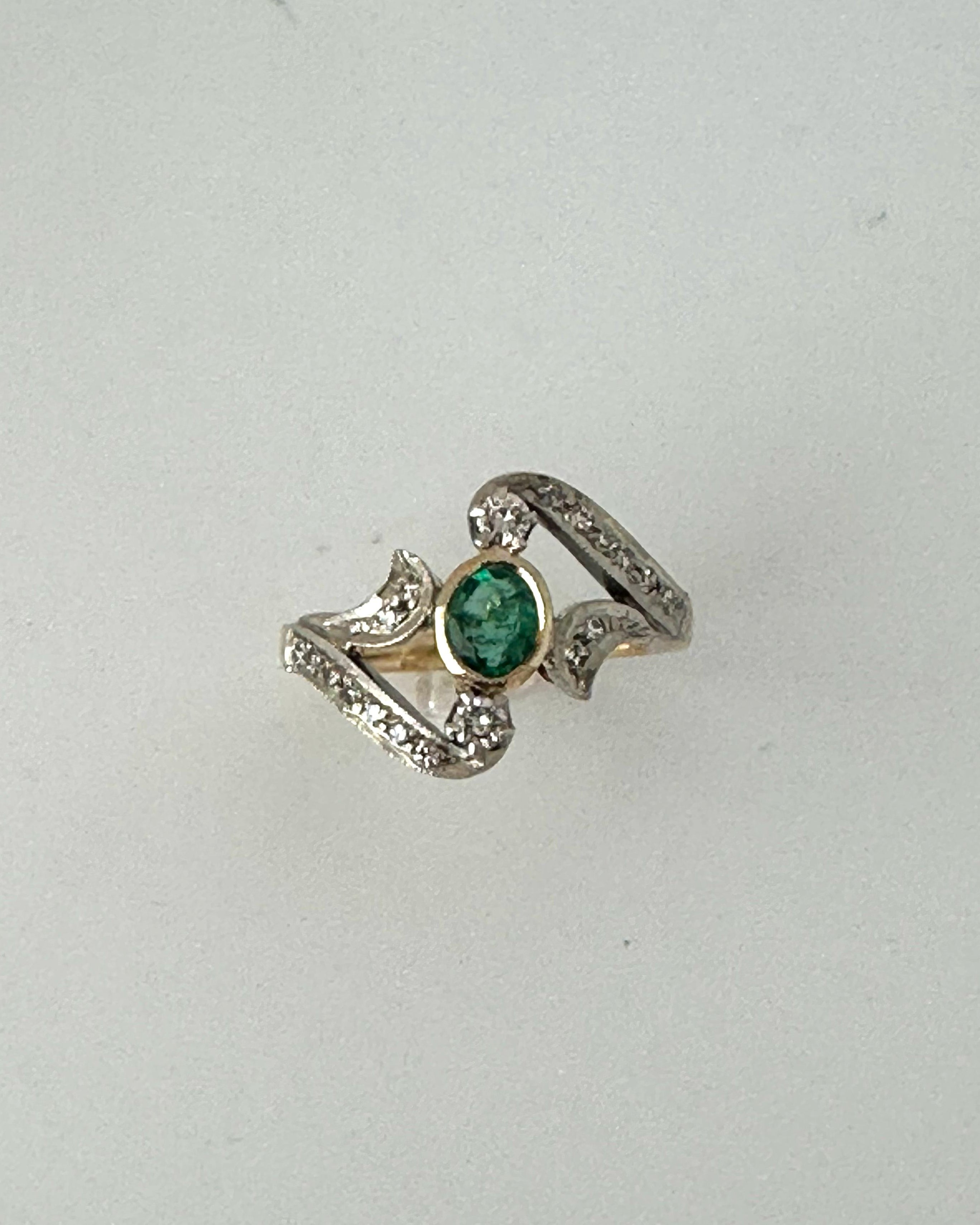 Anillo Antiguo de Esmeraldas y Diamantes
