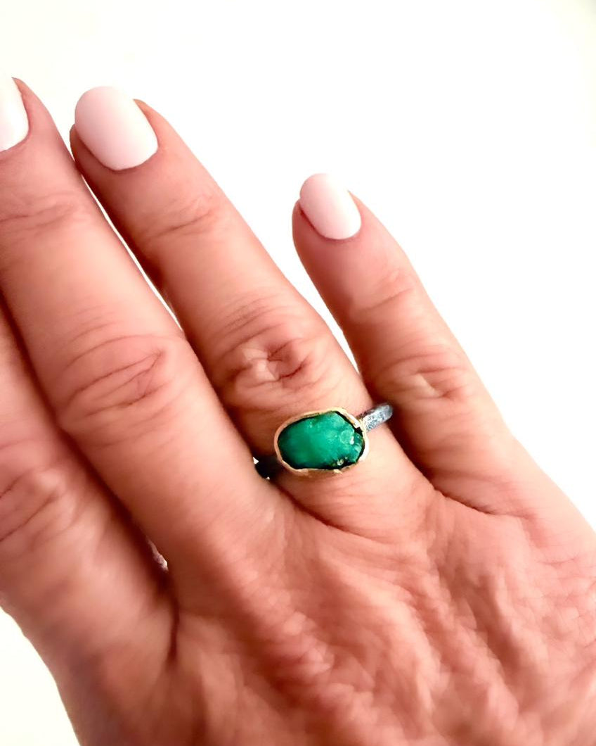 Anillo Esmeralda en Bruto Oro y Plata