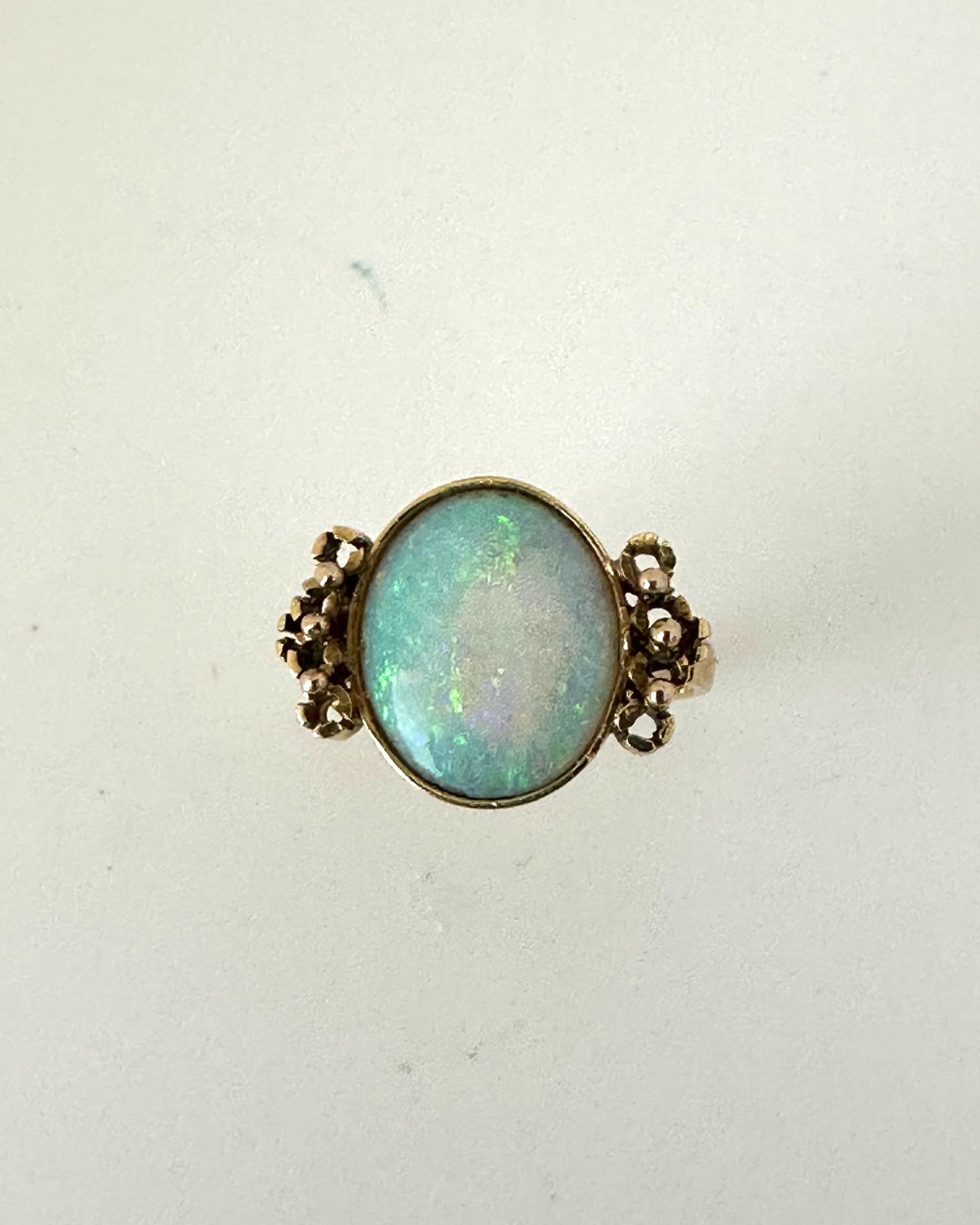 Anillo Antiguo Ópalo Australiano